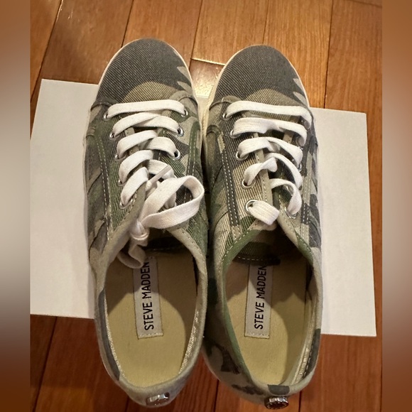 Steve Madden Emmi camo platform sneakers - Picture 4 of 12